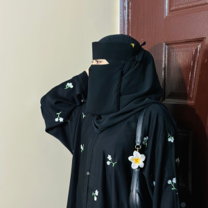 upper golden corner saudi niqab