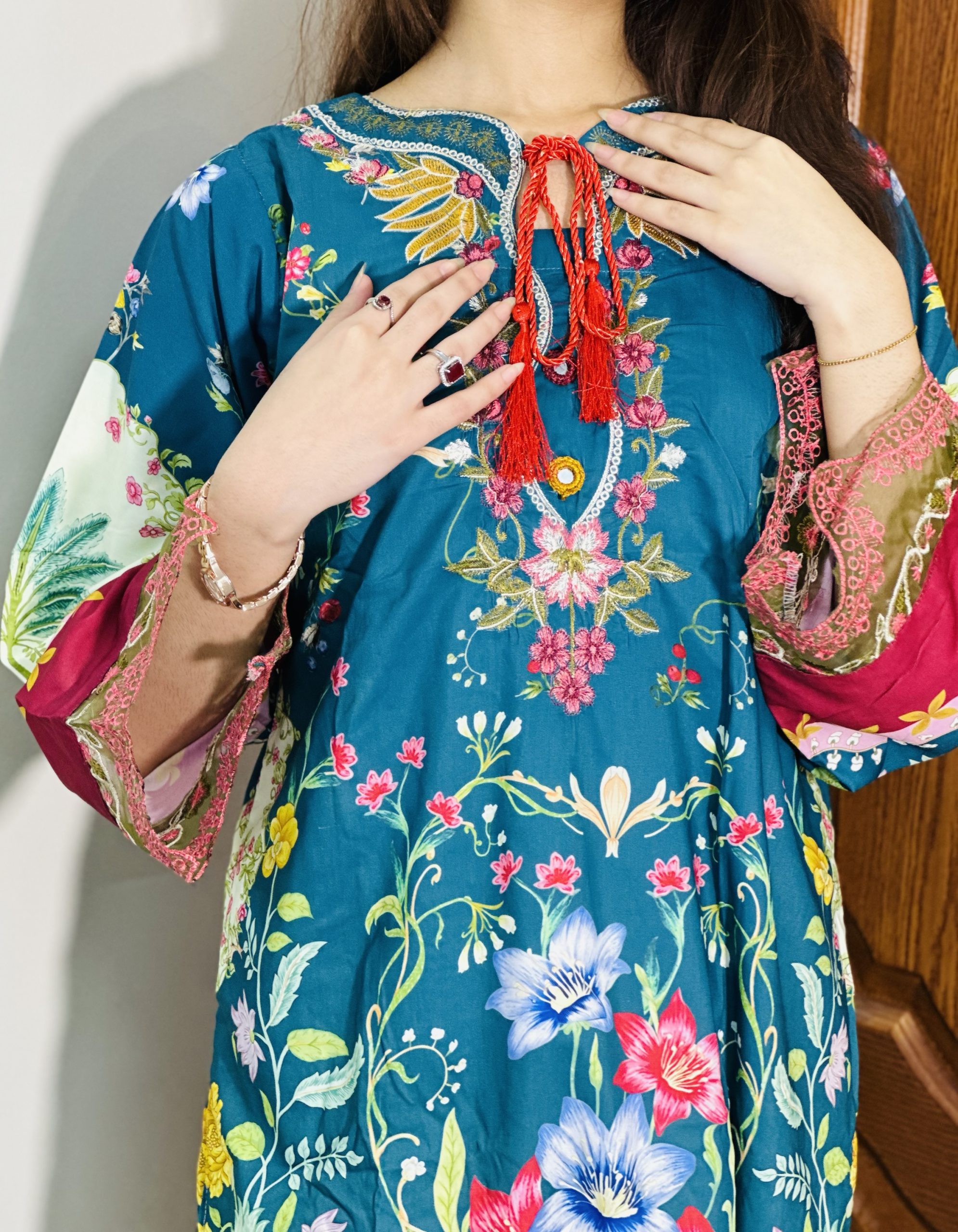 Green and blue dress - Image 2