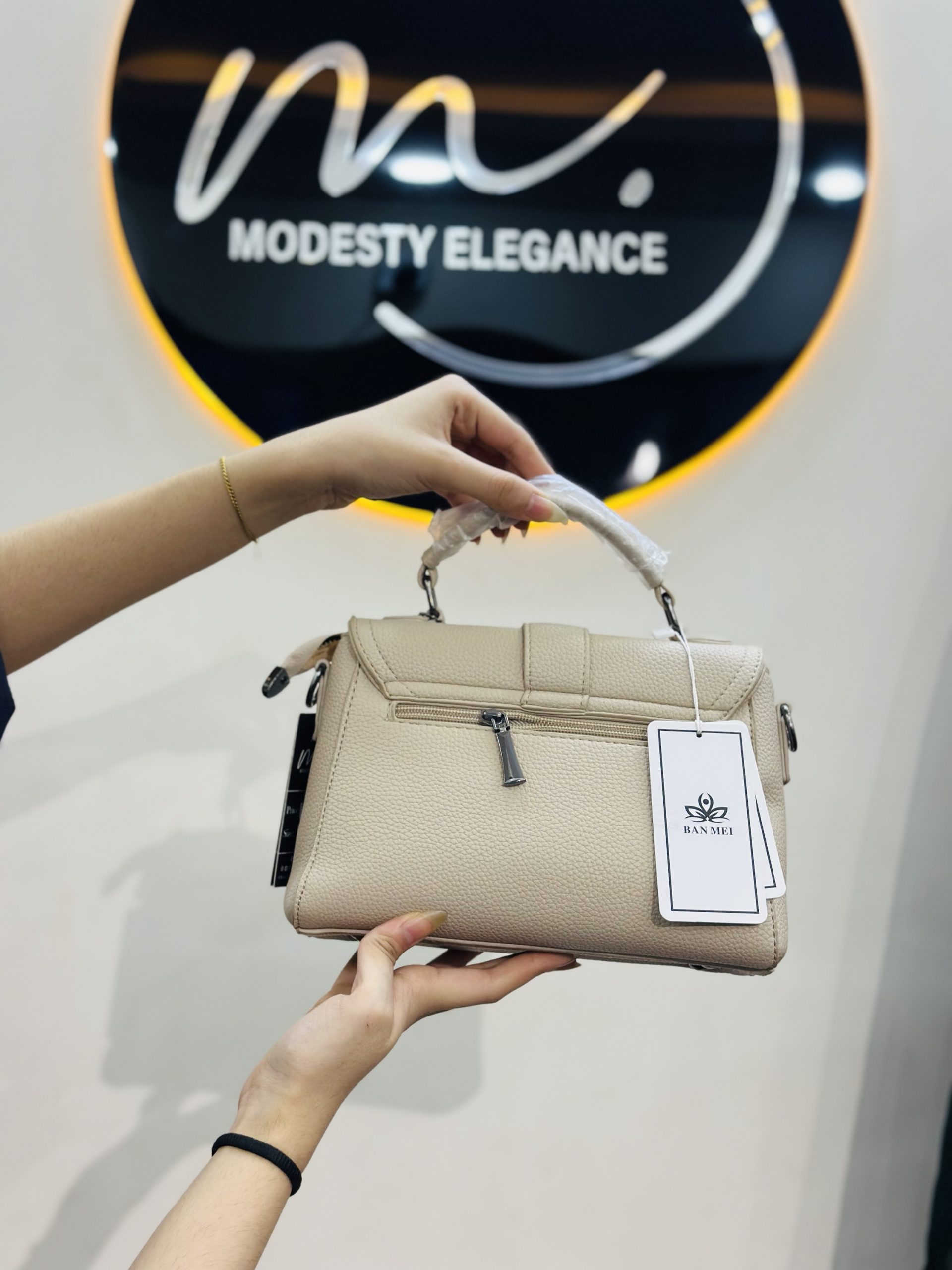 Skin or khaki bag - Image 3