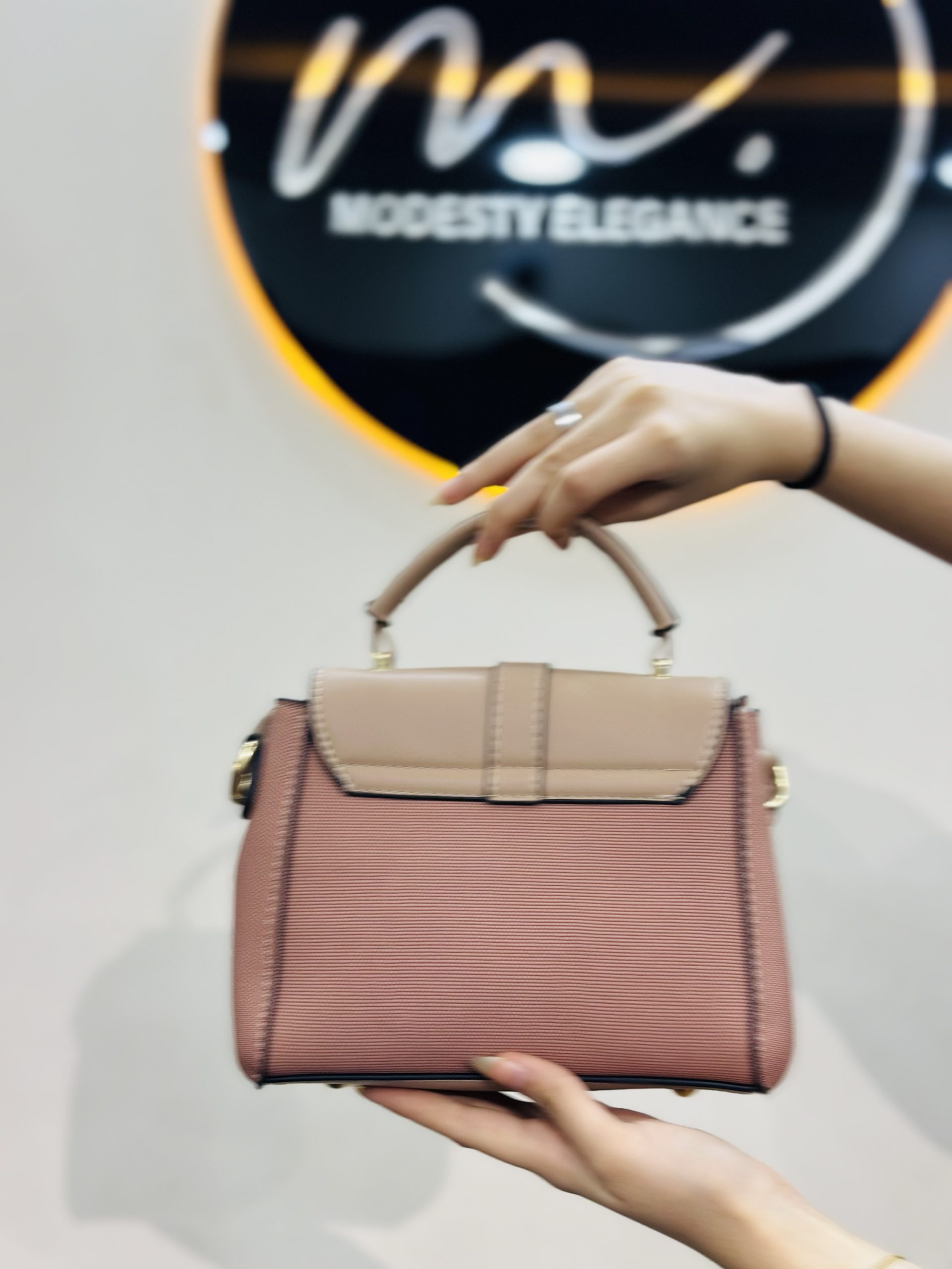 Orange with beige bag - Image 2