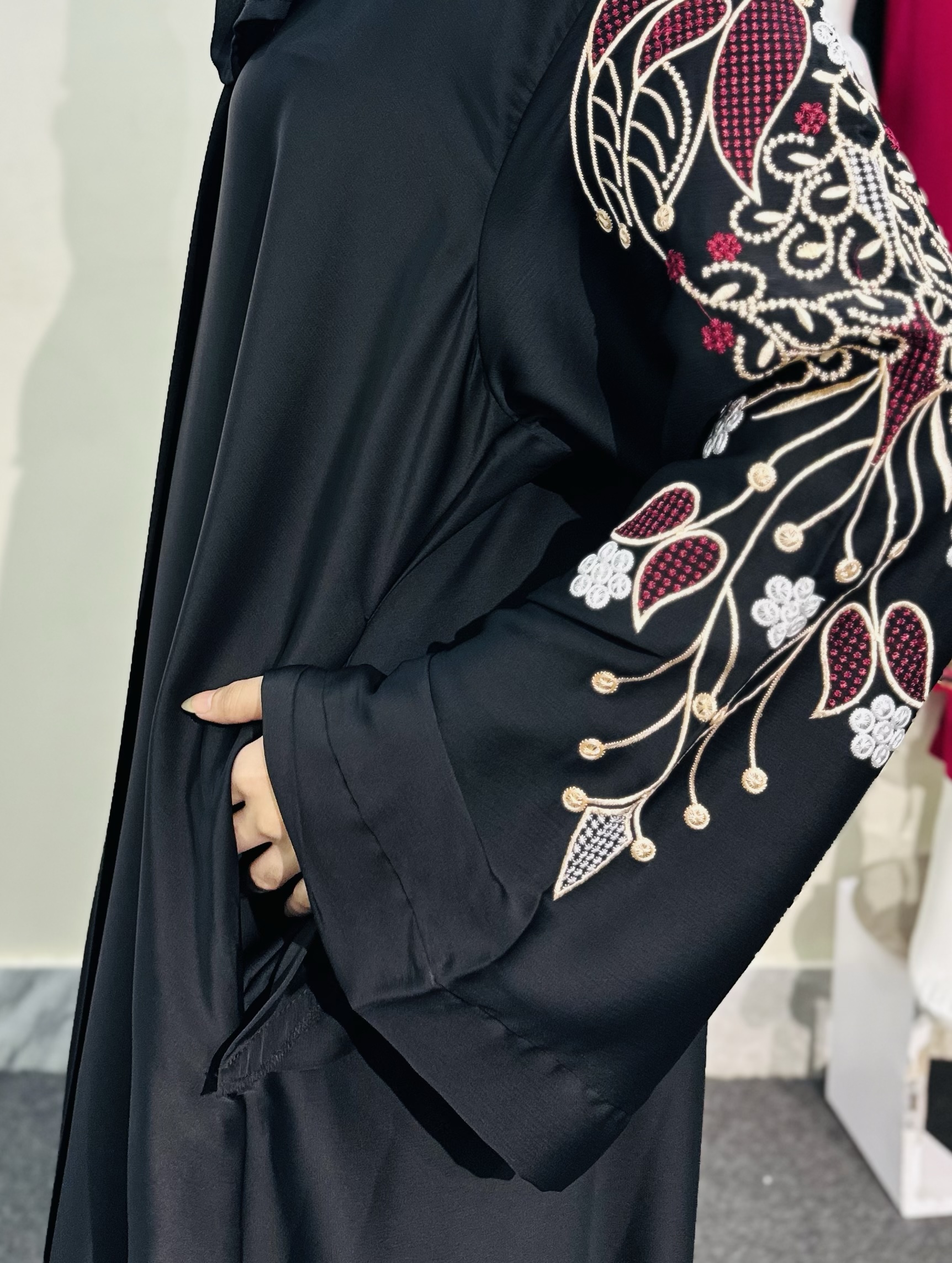 Embroidered one piece abaya - Image 7