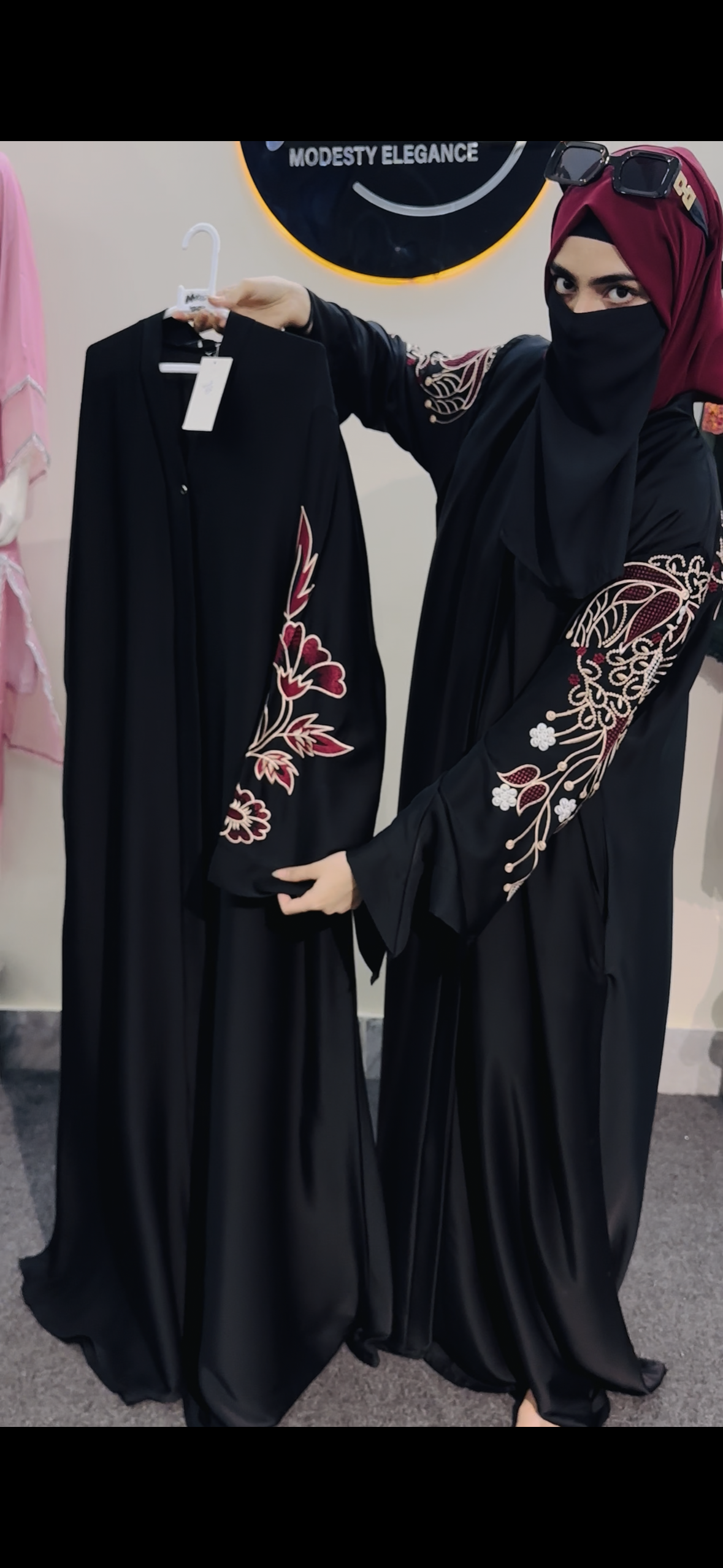 Embroidered one piece abaya - Image 4